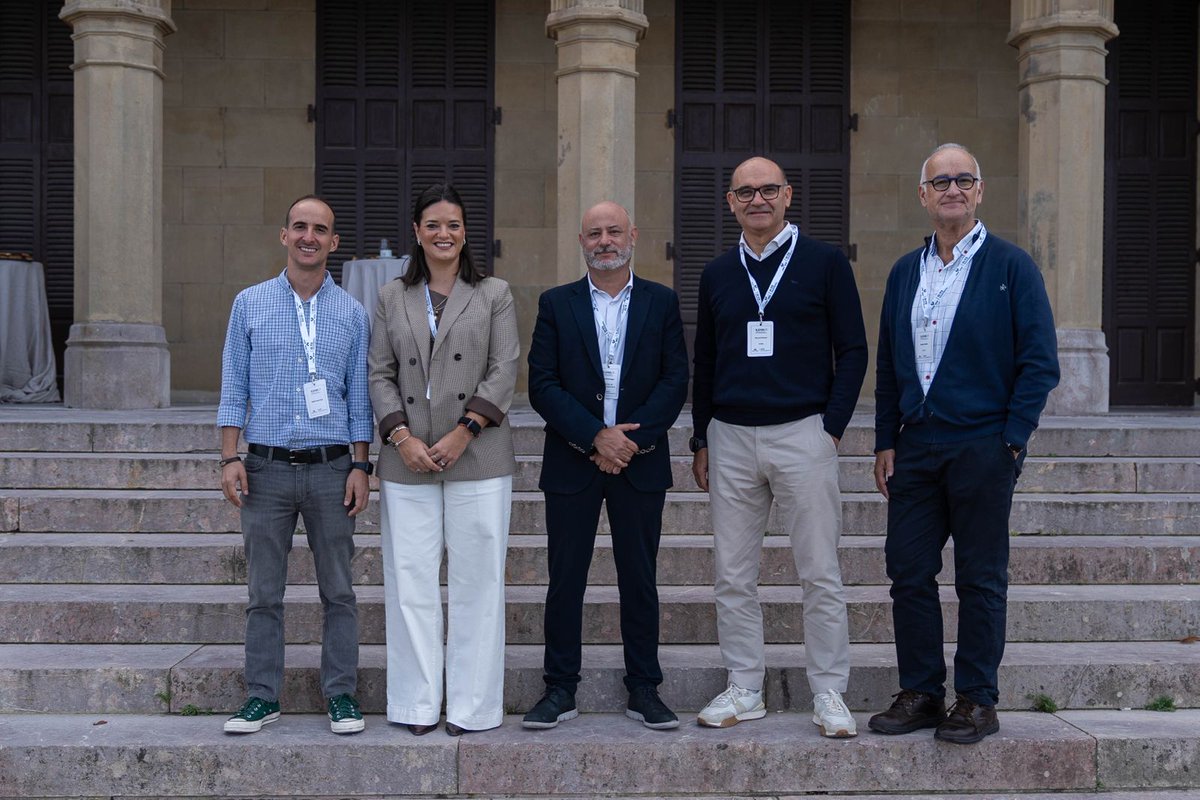 <a href="/generalitat/">Generalitat</a> También tuvimos ocasión de conversar con Rafael Briet Seguí, DG de Cooperación Autonómica del <a href="/territorialgob/">Ministerio P. Territorial y M. Democrática</a>, sobre el impulso y la colaboración interinstitucional en el marco del proyecto #ILENIA
💡Seguimos colaborando para que las lenguas tengan un papel protagonista en la #IA