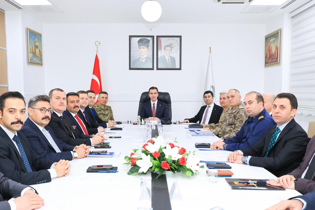 Valimiz Sayın <a href="/ahmetkarakaya37/">Ahmet Karakaya</a> başkanlığında İl Asayiş, Güvenlik ve İstihbarat Toplantısı yapıldı.

Vatandaşlarımızın huzur ve güvenliğinin korunması ve sürdürülmesi amacıyla gerçekleştirilen toplantıda;

📌Güvenlik,
📌Asayiş,
📌Terörle Mücadele,
📌Uyuşturucu ile Mücadele,
📌Okul