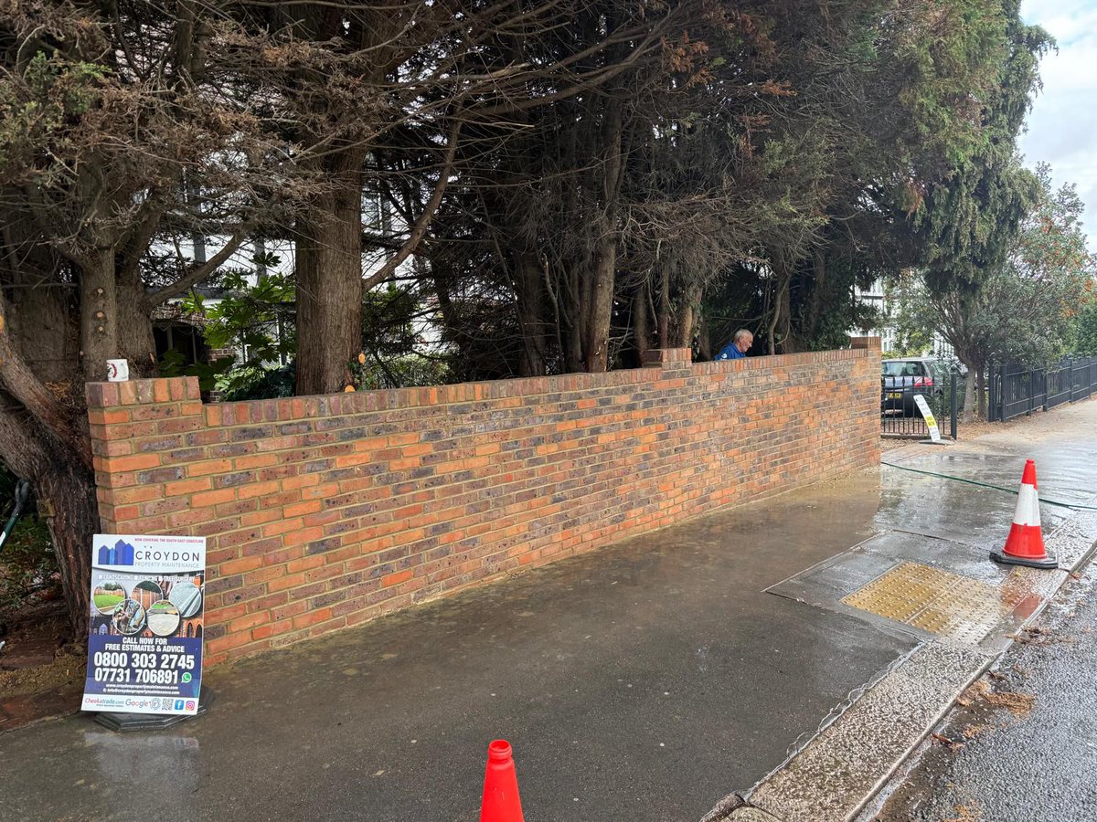 CPMaintain's tweet image. ✅ The CPM team have just completed this new brick wall for a home in Shirley, Croydon. The results made for one very happy customer. 🙌

☎️ 0800 3032745 

#croydonpropertymaintenance #wall #shirley #walling #brick #property #maintanance #smallrepair #quick #help #home #london