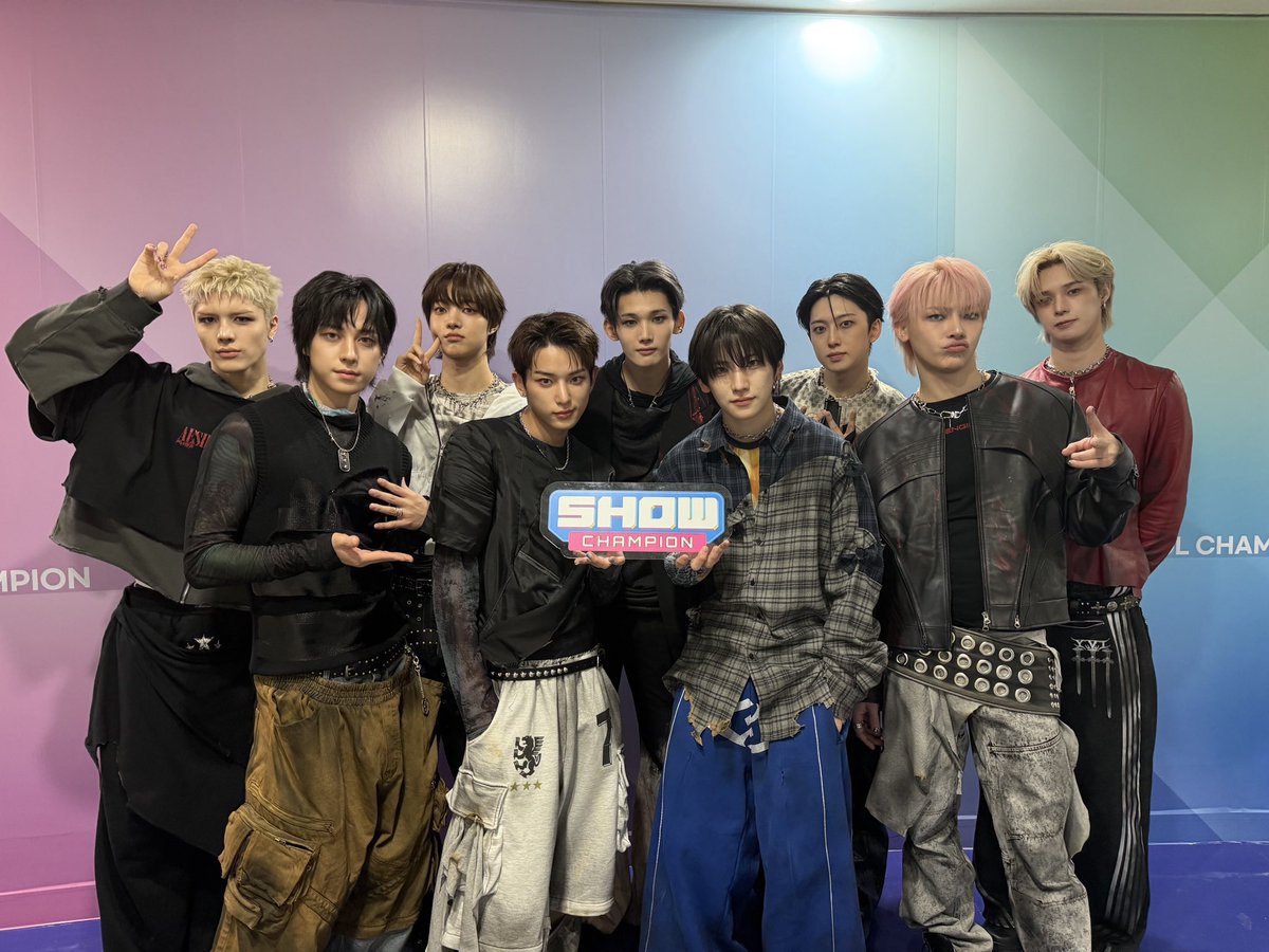 ¹⁹織(おり)ʙᵃᶜᵏᵗᵒᴸⁱᶠᵉฅ⸝⋆ 🐺LUNÉ☪︎*·̩͙