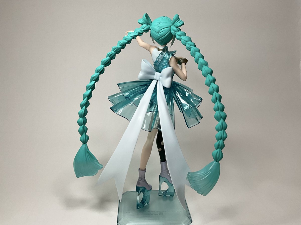 村カルキ氏描き起こしのイラストを立体化した プライズフィギュア