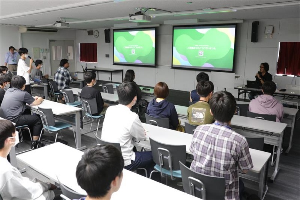 ゲーム・CG分野では、「株式会社ノイジークローク」の坂本英城様をお迎えし、ご講演いただきました。

坂本様は、代表取締役CEO兼作曲家としてもご活躍されている方です。

詳しくはこちらから↓
denpa.ac.jp/news/all_topic…

#工学院 #名古屋 #マジスゴ #ゲーム #CG