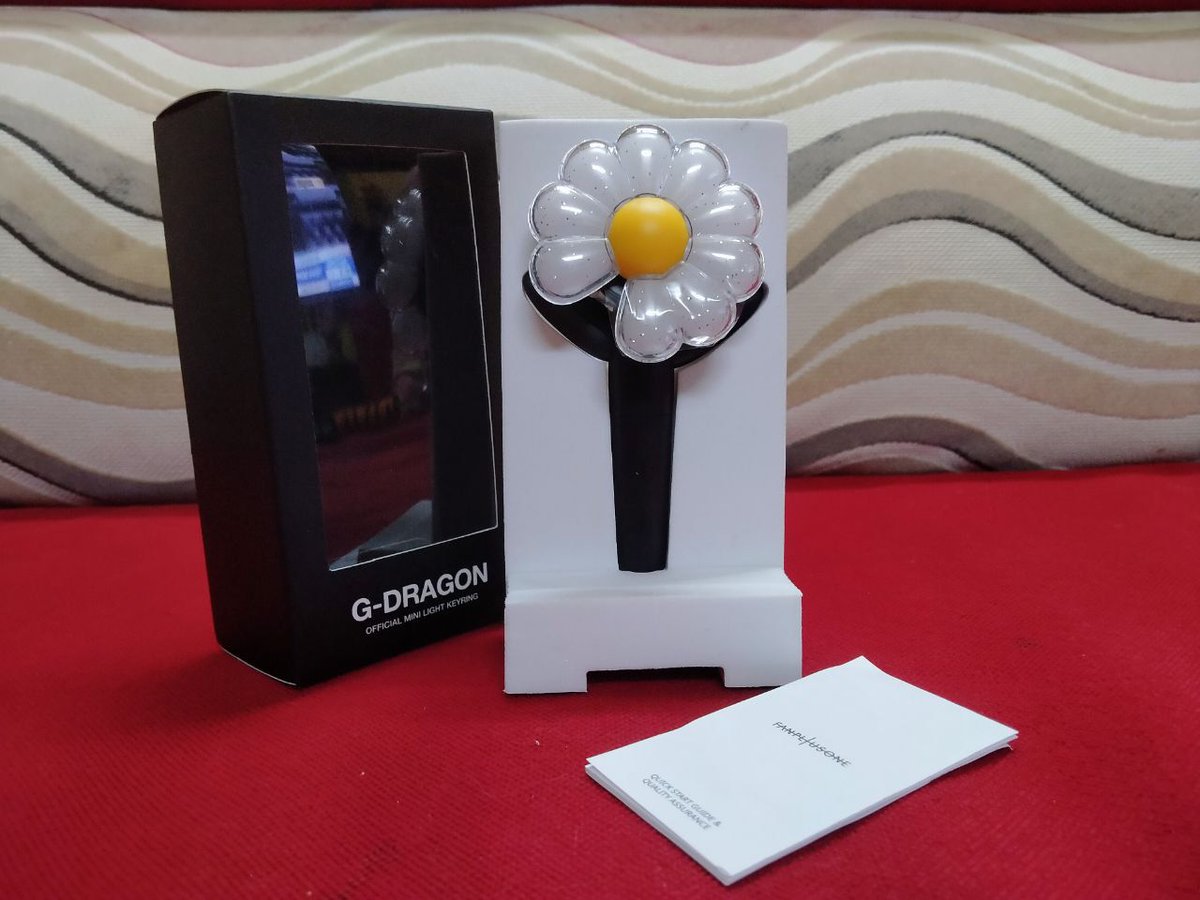 Rara_eera's tweet image. #BIGBANG

G-DRAGON - OFFICIAL MINI LIGHT KEYRING

💸 RM150

Battery: LR41 * 6pcs (included)

‼️ Only open to check &amp;amp; snap picture 

#pasarbigbang
#pasar2ndgen