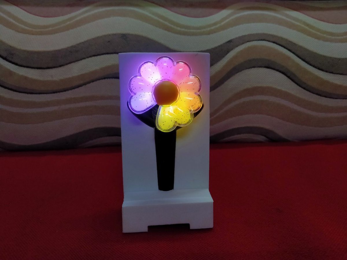 Rara_eera's tweet image. #BIGBANG

G-DRAGON - OFFICIAL MINI LIGHT KEYRING

💸 RM150

Battery: LR41 * 6pcs (included)

‼️ Only open to check &amp;amp; snap picture 

#pasarbigbang
#pasar2ndgen