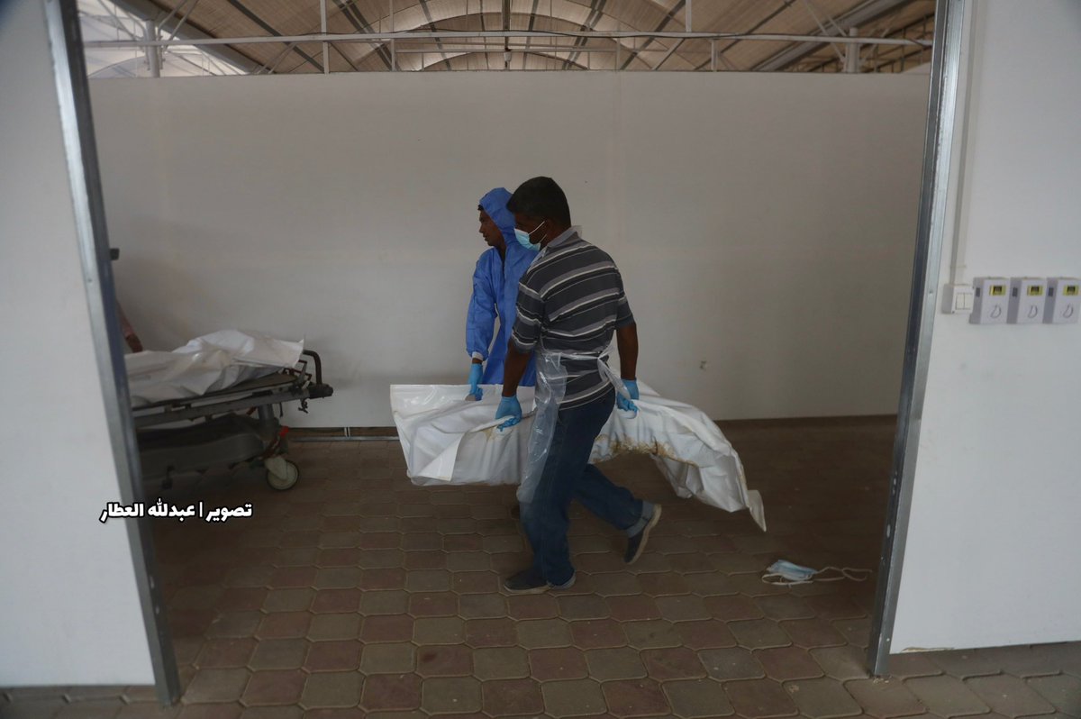 وصل قبل قليل مجمع ناصر الطبي 45 جثمان أسرى فلسطينيين كان قد احتجزهم الجيش الاسرائيلي وأفرج عن جثامينهم اليوم ضمن صفقة التبادل وهذه الدفعة التاسعة ووصل عدد الجثامين المجمل 270 جثمان  .