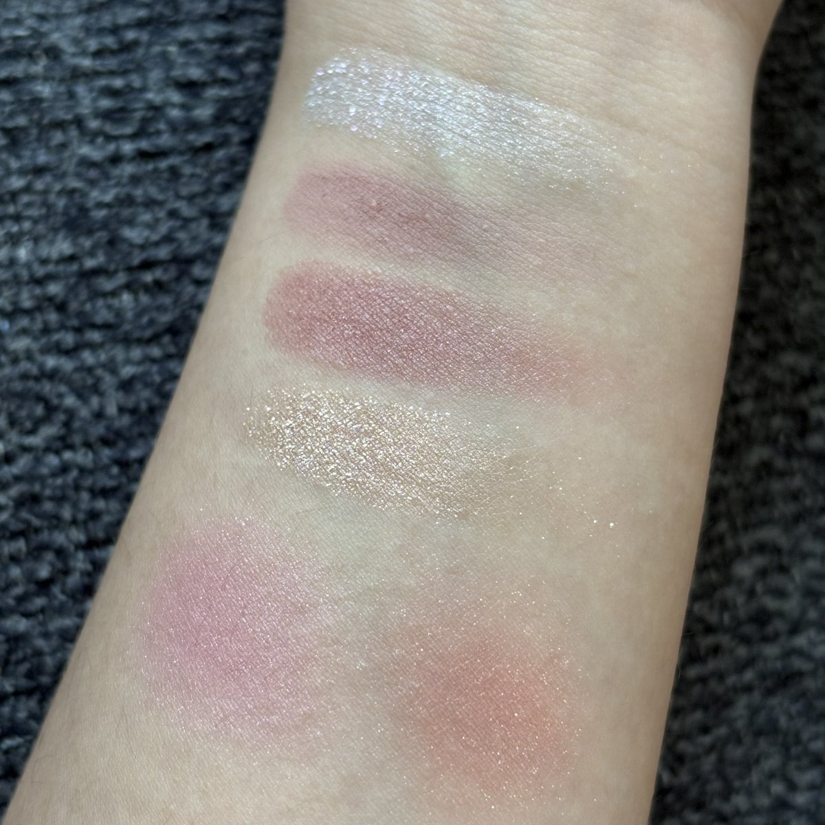 ocqHTFBi0XUFPLS's tweet image. Celvoke

ヴァティック アイパレット
EX18　: Serendipity　セレンディピティ

ルミナスドーム ブラッシュ
EX03：Happy　Blip　ハッピーブリップ
EX04：Rosy　Rise　ロージィライズ

今年はセルヴォークにハマりつつある🤍
ホリデーキラキラで可愛すぎるよー✨
アイパレもう1色欲しくなってる！！