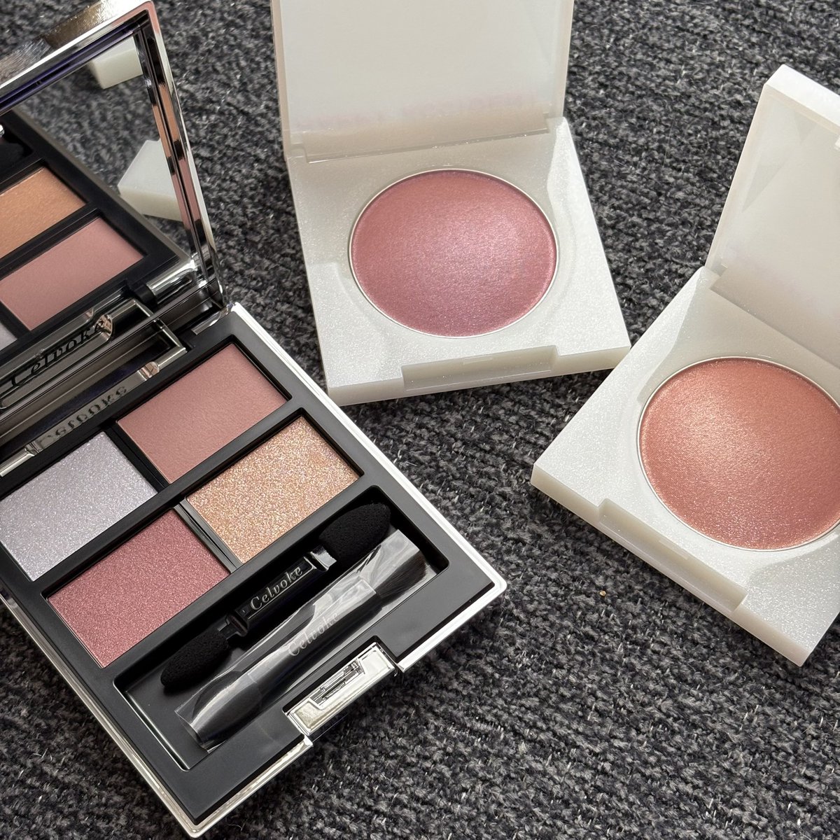 ocqHTFBi0XUFPLS's tweet image. Celvoke

ヴァティック アイパレット
EX18　: Serendipity　セレンディピティ

ルミナスドーム ブラッシュ
EX03：Happy　Blip　ハッピーブリップ
EX04：Rosy　Rise　ロージィライズ

今年はセルヴォークにハマりつつある🤍
ホリデーキラキラで可愛すぎるよー✨
アイパレもう1色欲しくなってる！！