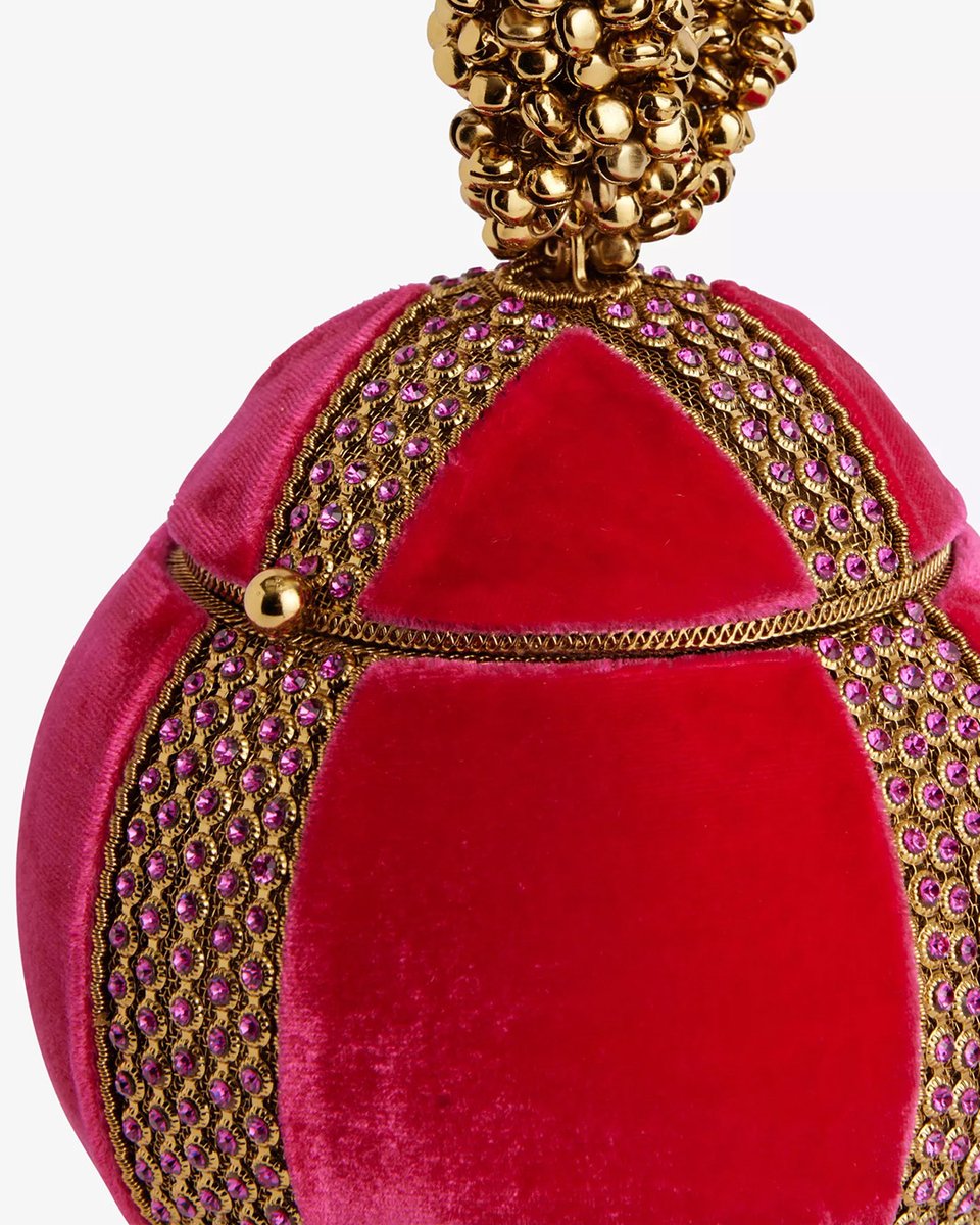 MaeCassidy_'s tweet photo. Power Pink Sapphire 💕 Selfridges add’s a pop of Pink to an sumptuous satin midnight blue look with our Mae Cassidy Pink Sapphire, #BabiJewelBracelet Clutch bag. You won’t need any other accessory to dazzle after dark. Available at Selfridges. #MaeCassidy 

📷 by Selfridges .com https://t.co/Gx7l5sessH