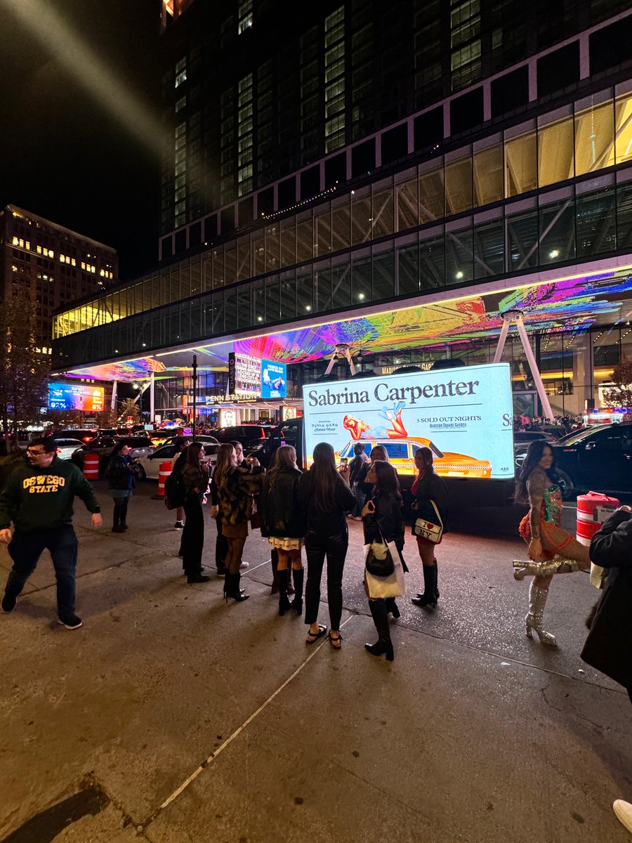 ledinmotion01's tweet image. Bright moves. Big impact. Real visibility.

Our LED Truck Display lit up NYC streets for Sabrina Carpenter’s sold-out shows.

Because attention in this city is earned - not given.

#LEDInMotionNYC #LEDTruckDisplay #LEDTruckAdvertising #MobileBillboardNYC