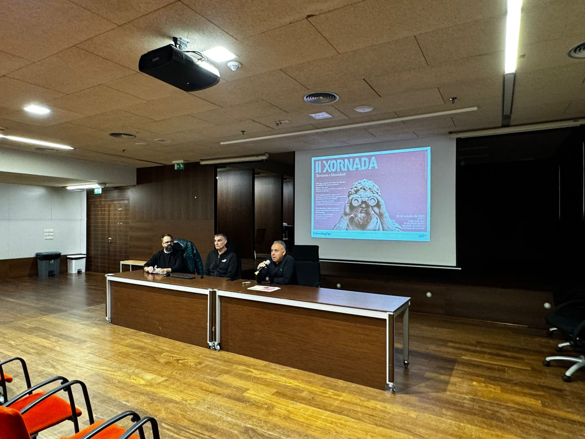 HistoriaOurense's tweet image. O 30 de outubro de 2025, celebrarase a II Xornada Territorio e Identidade, un encontro para afondar na relación entre o territorio, a memoria e a identidade galega. Participaron Ramón Vila Anca, Virginia Barciela González e Carlos J. Galbán Malagón.