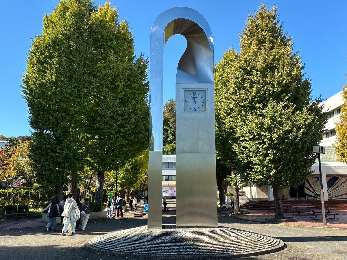 chiakiitoh's tweet image. 浜大祭実行委員や出店者が片づけをやっていました。祭りのあとは、切ないけれど、次の祭りの準備はすでに始まっていると考えることもできますね。
私はというと12/14 (日) の報告に向けた予稿集原稿を2頁ほど書き進めました。
#浜大祭2025 #solaris #浜大祭 #横浜市立大学 #金沢八景