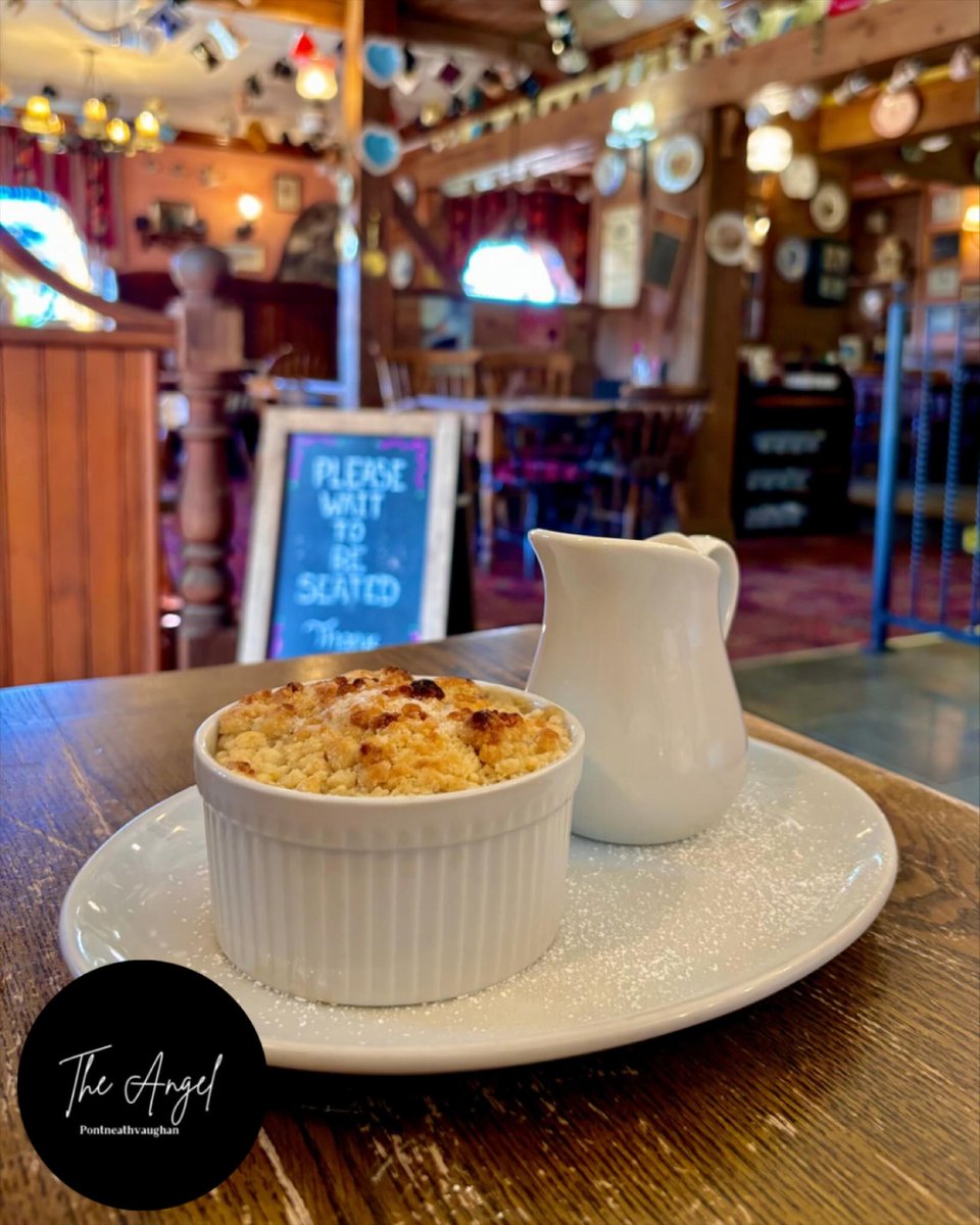 Looking for the perfect pit-stop after a day of exploring?

We’ve got plenty of character-filled local pubs serving hearty food, local ales and warm welcomes.

-

Chwilio am y lle perffaith am bryd o fwyd ar ôl treulio diwrnod yn crwydro'r ardal? 

Mae digon o dafarnau llawn