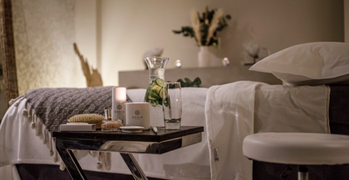 GoodSpaGuide's tweet image. Sybaritic Spy tries an #OSKIA Skincare Muscle Melting Back Recovery Treatment at #RowhillGrange Hotel &amp;amp; Utopia Spa. 

ow.ly/gOpM50Xft7K