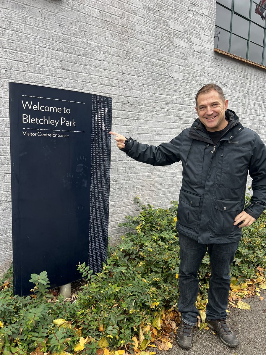 Vamos al sitio donde empezó todo.

Ya siento el espíritu de Alan Turing 😃