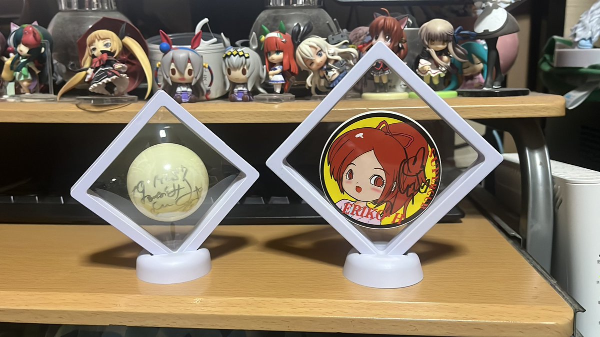 nao_cooking_boy's tweet image. イベントで頂けた国宝を出来るだけ大事に飾れるようディスプレイ。
これで出来るだけ長持ちしてくれるはず…

じゃんけん大会のサインはラミネート分入らなかったので明日大きめのフォトフレームを買って保存したいと思います。

 #MLS7