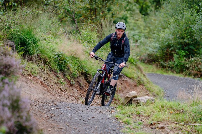 Ready to get your adrenaline fix?

Head to the legendary trails of Afan Forest Park - twisty, rocky and built for the bold. 

-

Ydych chi'n barod am eich dogn o adrenalin? 

Anelwch am lwybrau chwedlonol Parc Coedwig Afan - troellog, creigiog ac wedi'u hadeiladu i'r rhai dewr.