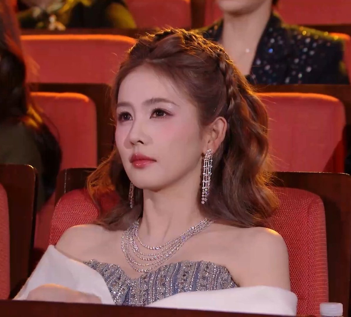 bailuniverse's tweet image. 