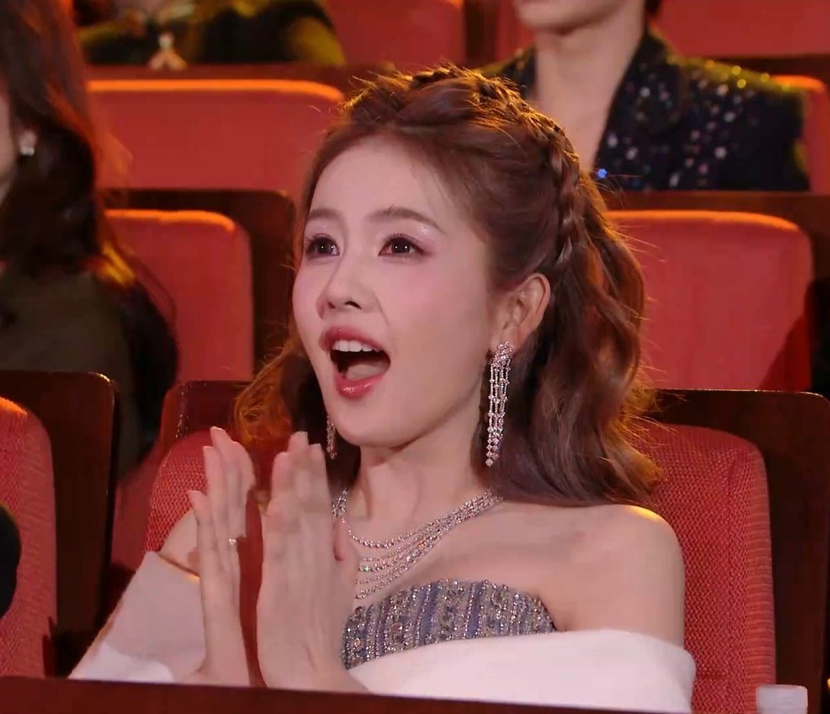 bailuniverse's tweet image. 