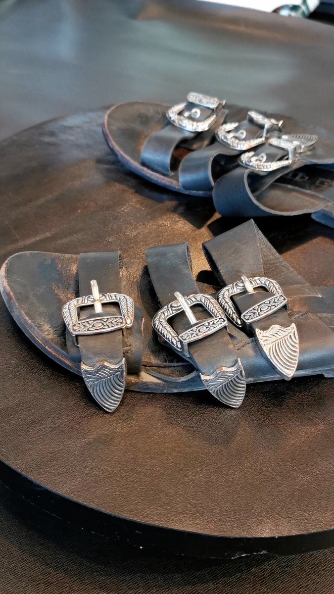 BeShoe_repair's tweet photo. SOLSANAサンダル、ソールドリフトの交換です。
ストラップのヘタリ、中底の色補修も行っています。 https://t.co/uC3BO6uoqm