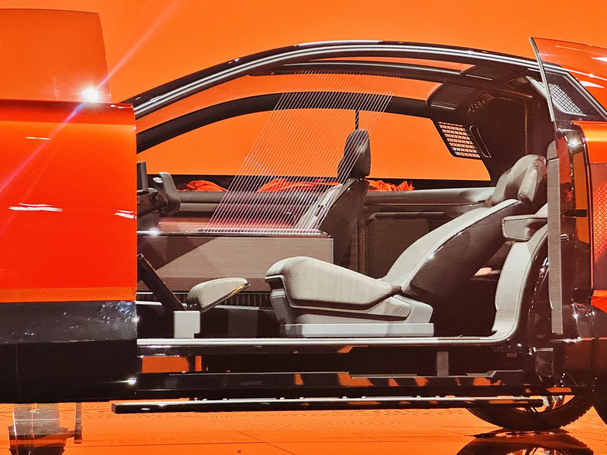 センチュリークーペ良いよなぁ🥹

センチュリーセダンもセンチュリーSUVも毎日見るんで目もくれなかったけども。

VIPが寝るだけのシート、振り切っててスコ🥹