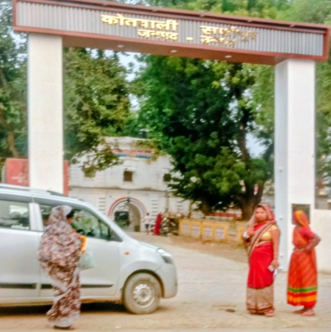 RK_Azad35's tweet photo. उन्नाव - कोतवाली सफीपुर क्षेत्र के अन्तर्गत ग्राम दरौली निवासी लक्ष्मी की तीन दिन बाद भी नहीं हुई सुनवाई, महिला सशक्तिकरण के दावे फेल, पुलिस की कार्रवाई सून्य क्षेत्रीय पुलिस संज्ञान ले। @SPUNNAO1 @Uppolice @unnaopolice @UPGovt @dmunnao @Igrangelucknow @dgpup @myogiadityanath https://t.co/5Up4V3nY7Q