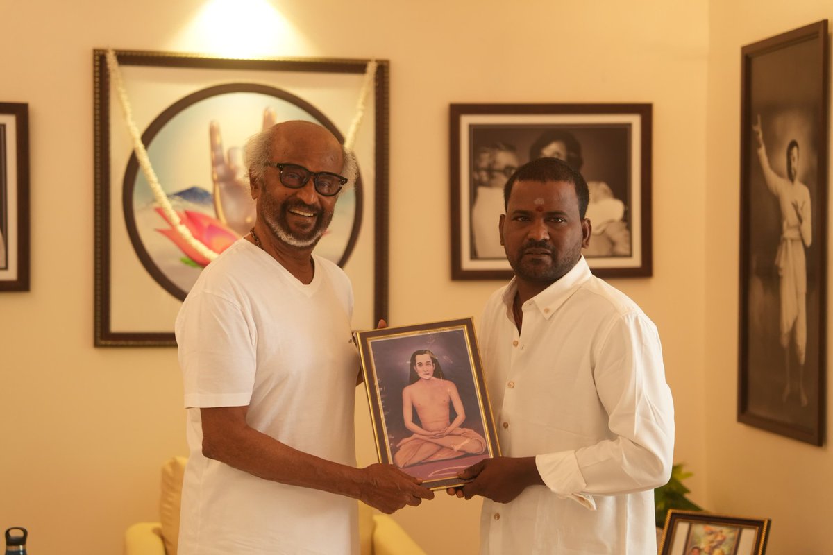 தனது சாமானிய ரசிகனையும் மதித்து,
வீட்டுக்கு அழைத்து பேசிய என் அன்புத் தலைவர் ரஜினிகாந்த் அவர்களுக்கு
எனது இதயம் கனிந்த நன்றி.
மேலும் நினைவாக எனக்கு மகா அவதார் பாபாஜி அவர்களின்
புகைப்படத்தை அளித்ததற்கும் நன்றி.

என்றும் என் இதயத் துடிப்பில் நீங்கள் தான், நன்றி தலைவா...🙏🏼🙏🏼❤️❤️