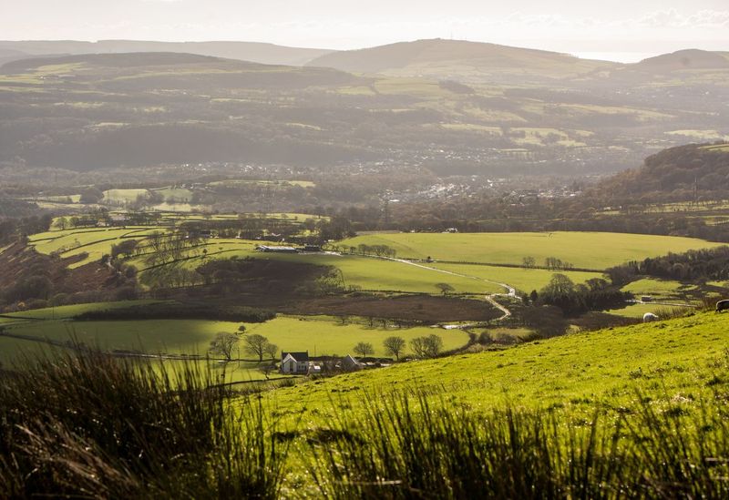 Coast or valley? Why choose when the Dramatic Heart of Wales gives you both.

Come for a landscape-rich stay that’s full of contrast, perfect for families, groups or solo seekers.

-

Arfordir neu gwm? Does dim angen dewis gan fod Calon Ddramatig Cymru'n cynnig y ddau. 

Dewch am