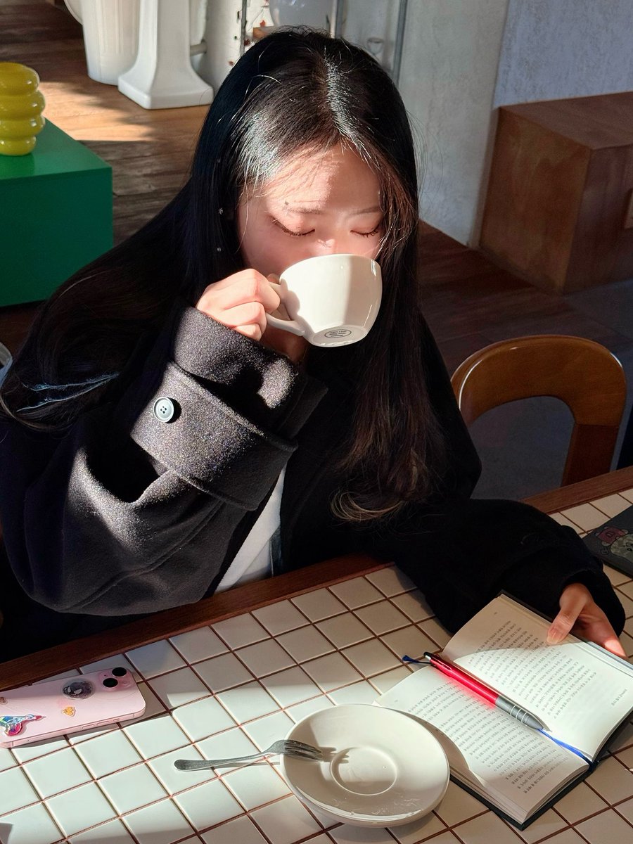 📸 서울 필름 / 아이폰 / 빈티지 디카 #스냅 #촬영  

• 장수 제한 없이 잘 나온 컷 모두 드려요! 
• 스튜디오 촬영은 비용 부담해 주셔야 해요
• 우정 / 커플 촬영(퀴어 커플 환영! 솔로도 환영!) 할인 有 
• m.blog.naver.com/poemaboutyou/2…