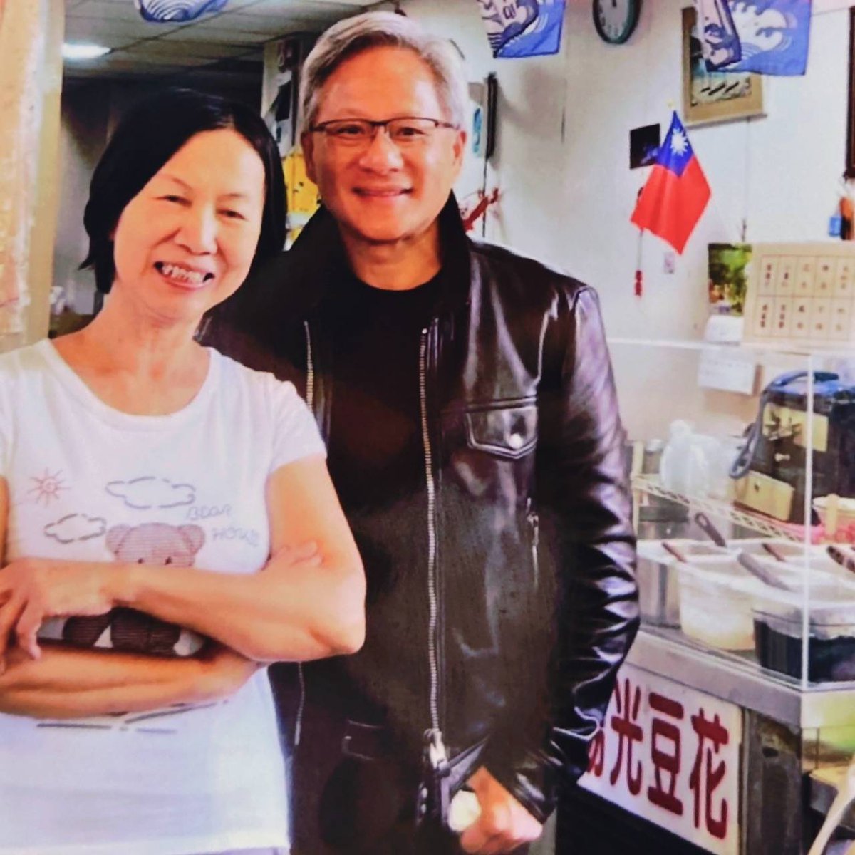 nobutam_project's tweet photo. 【台北出張】
もらったビジネス・リュック1個 担いで、開発案件の商談/相談の為、20年ぶりの訪台🇹🇼

LCCとのトラブルはあったものの、打ち合わせの方は、全体的には順調❤️

#台北101
#サイエンスパーク
#Scoot https://t.co/4LrIZKkQkr