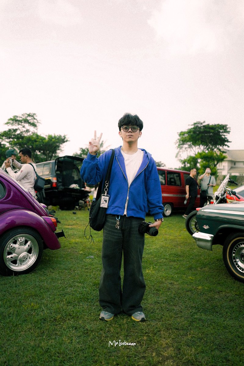 Opaaalls's tweet photo. the photographer                 the shots https://t.co/KJcgSXvaLE