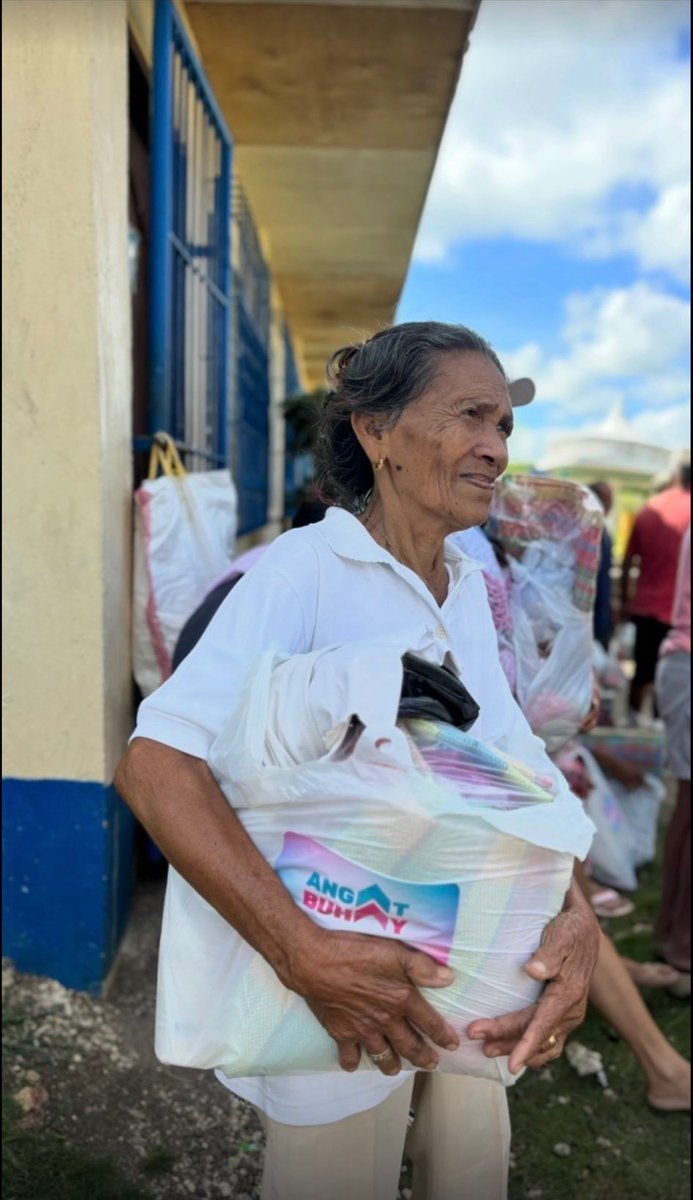 phenomenal_kcmb's tweet photo. October 11, 2025 — The first wave of donations was personally handed by the Bernardo’s to the earthquake victims in Northern Cebu.

And just yesterday, through the help of @angatbuhay_ph Cebu, the second wave of donations reached those in need. We’re deeply grateful for every hand and heart that made this possible—for every act of generosity that continues to bring comfort and light to others. 🫂

This reminds us that kindness costs nothing, yet means everything. In giving, we find 𝒋𝒐𝒚. In caring, we share 𝒍𝒐𝒗𝒆. And in every act of compassion, we inspire 𝒉𝒐𝒑𝒆 — for healing, rebuilding, and a brighter tomorrow.

KathCakes, may we always be inspired by the 𝗕𝗲𝗿𝗻𝗮𝗿𝗱𝗼’𝘀—to be the reason someone finds 𝒋𝒐𝒚, feels 𝒍𝒐𝒗𝒆𝒅, and never loses 𝒉𝒐𝒑𝒆. ❤️‍🩹💖