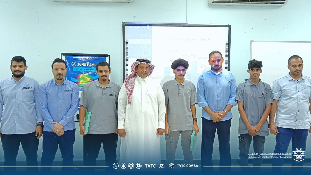 TVTC_JZ's tweet photo. الكلية التقنية والمعهد الصناعي الثانوي بالعيدابي|

📸| تغطية

نظّمت الكلية مسابقة للمتدربين بعنوان "تحدي المهارة الميكانيكية"، حيث شهدت المسابقة تنافسًا مميزًا بين المتدربين في إبراز واختبار معارفهم وثقافتهم في مجال تخصص ميكانيكا السيارات.

#التدريب_التقني_بجازان
#التدريب_التقني https://t.co/P3cQlPifpk