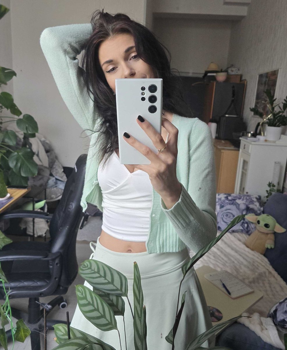 Happy monyaaaay!

Live now at twitch.tv/Taniauncensored