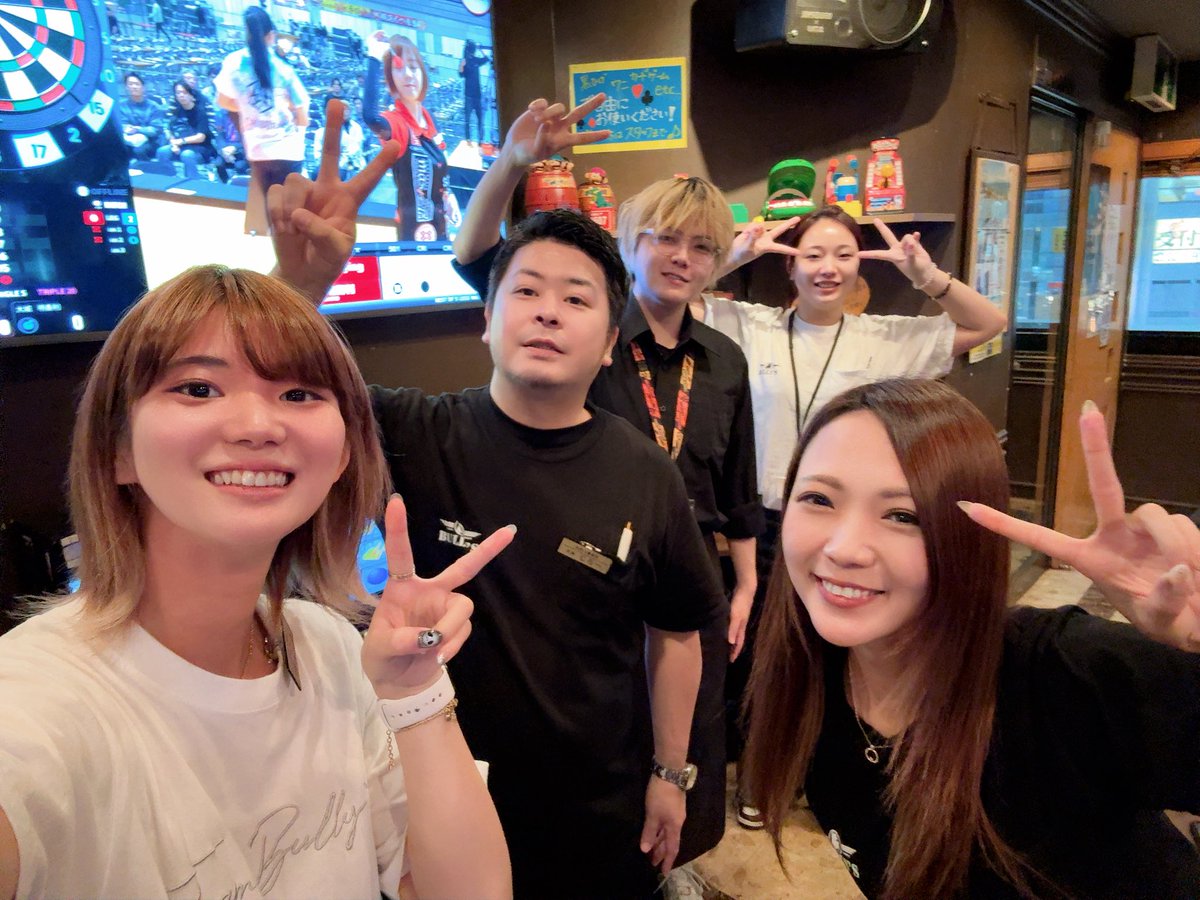 今日はBully's池袋店に
ゆきなさんが来てますっ！✨

会う頻度減ってしまったから嬉しいっ😆💗

perfectも決勝戦っ👀
みてるとダーツ欲あがりますね！！！

今ならお席すぐご案内できますよん✌🏻
たくさん投げましょーーー！🎯🎯🎯