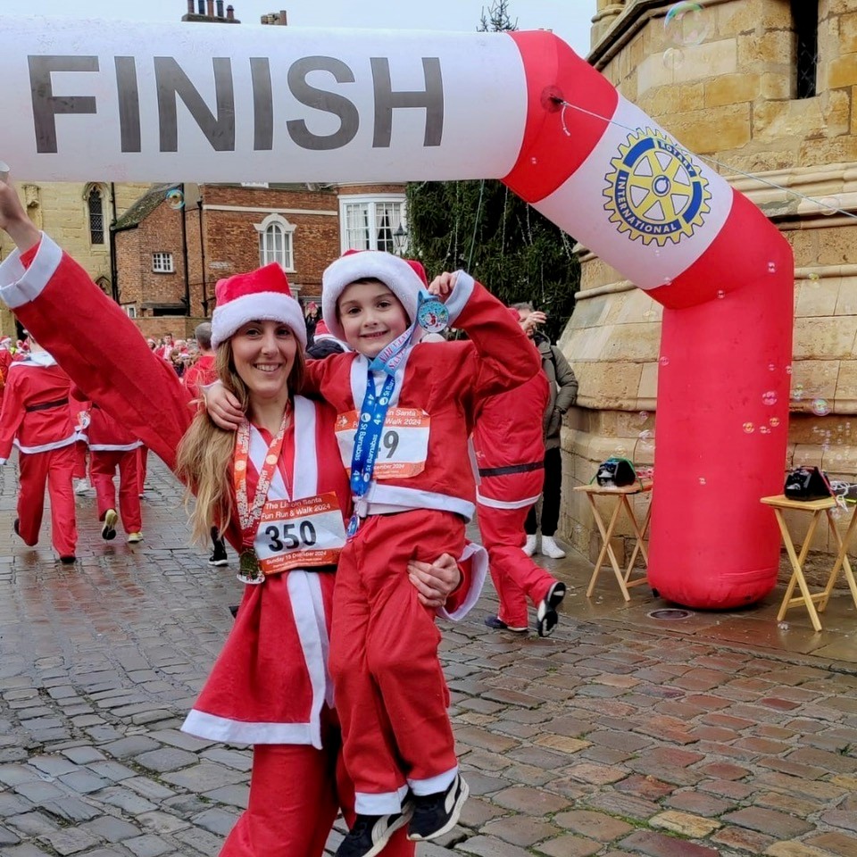 Lincoln Santa Run tweet media