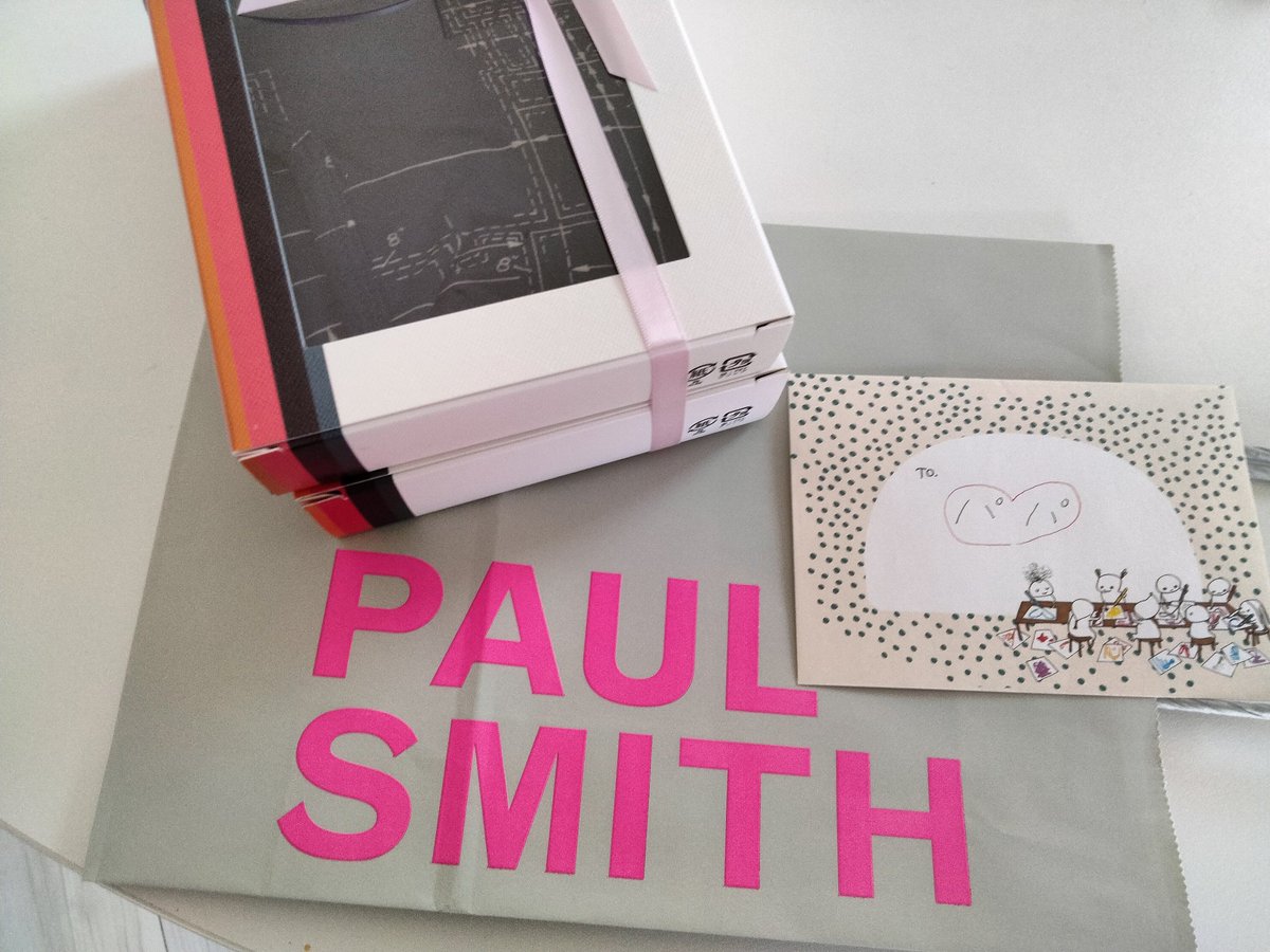 連休最終日
羽田空港
JALサクララウンジ

夕暮れ時、遠くに富士山🗻

誕生日を迎えて
妻と娘からお祝いを受けました

ファミリーを底抜けに明るくしてくれる
おしゃまな娘に感謝🌻

#JAL