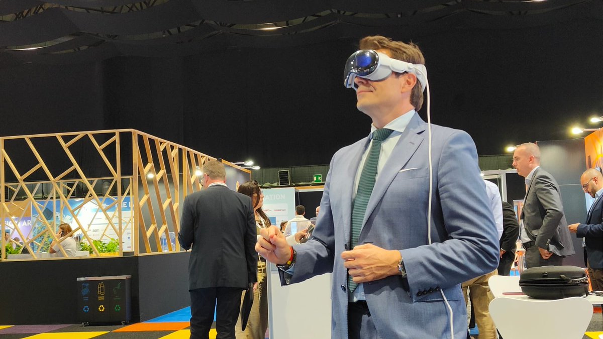 SebkaTechnology's tweet image. 🚀 Nuestro CEO, Jorge Robles del Salto, ha sido reconocido como uno de Los 25 Profesionales Más Innovadores del Sector Turístico 🏆 en la primera edición de los galardones impulsados por @ilunionhotels en colaboración con @tecnohotelnews. 🌍✨

💡 Este reconocimiento celebra a…