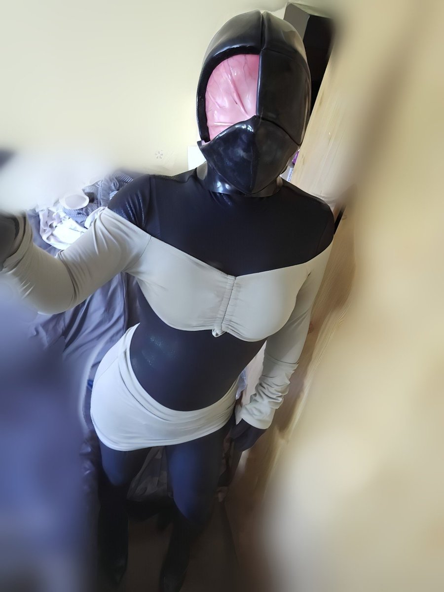 Slime face 

<a href="/DreammaskStudio/">Dreammask Studio</a> 
#dreammask #rubberbunny #latex #silicone