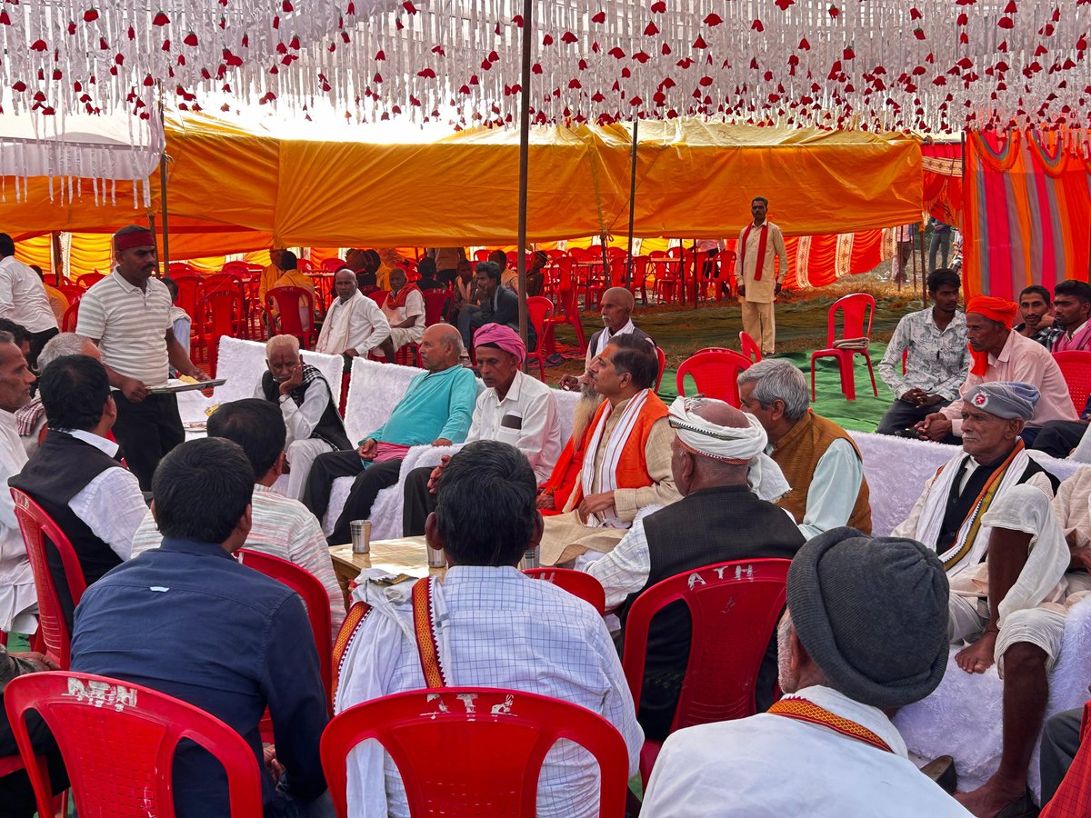 ग्राम दामोदरगढ में बालकृष्ण यादव जी के बाबाजी के तेरहवीं संस्कार कार्यक्रम में सम्मिलित हुआ।