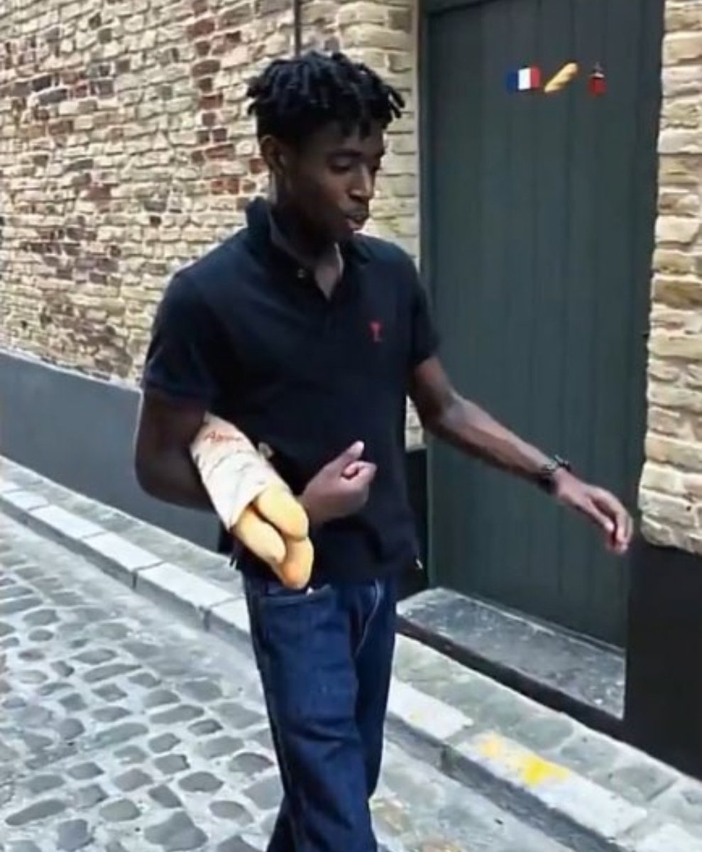 Oxitan30's tweet image. Mathis 19 ans a été fauché avec une violence inouïe par Abed C..
Sans permis.. multirécidiviste.. 16 condamnations.. 
trafic de drogue, torture, infractions de la route..
Que faisait-il en liberté ?! 
Silence de la gauche, de la Macronie..
#MidiNews #ChristineKellyEtVous