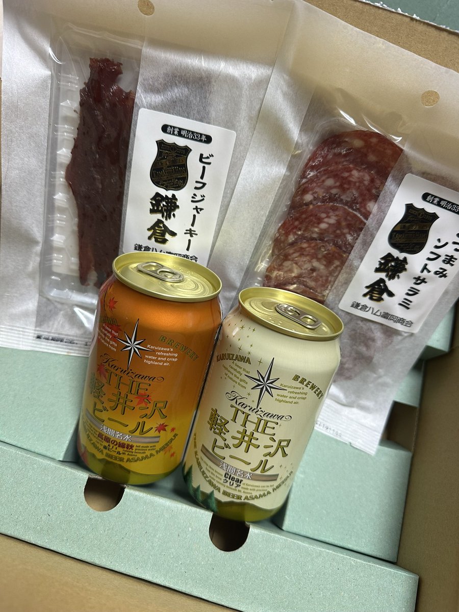 mmm_ucha's tweet photo. 子供達からトレーナー貰ったし
ガブ子からはおつまみセット貰ったし
ママさんからはショルダーバック貰ったし
とーってもハッピー🥳♡
みんなありがとうね😭 https://t.co/CfFDpH9uwS