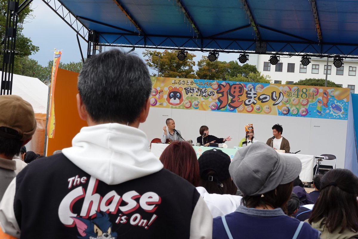 bandomichio2's tweet photo. 「11月8日は徳島県れんこんの日 Presents 板東男節スペシャルin狸まつり」通り雨があっても居続けてくれた皆様に心から感謝申し上げます🥲すだち大使の英咲良(ﾊﾅﾌﾞｻｻｸﾗ)さんとれんこん生産者の北田和久さんの名演が見れた方々強運♪お二方に御礼申し上げます🙇
※豪雨の前日準備に大感謝！ https://t.co/gHqKrSQjVh