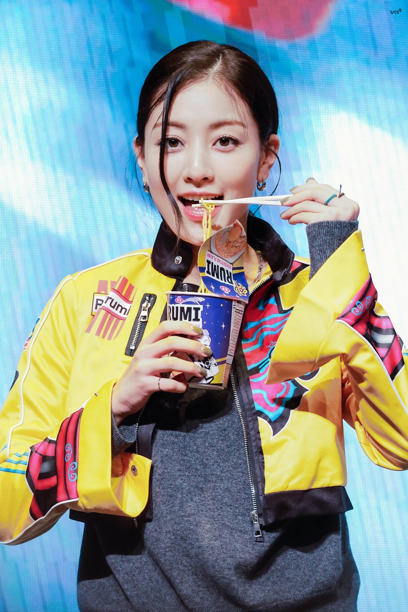 250906

" Rumi🥢😂 "

#TWICE #트와이스 #トゥワイス #지효 #JIHYO #ジヒョ