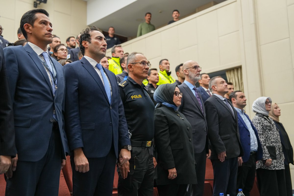 paedutr's tweet image. Polis Akademimiz ve Anadolu Ajansı iş birliğiyle, savaş, afetler ve olağanüstü hallerde görev yapabilecek operasyonel muhabirler yetiştirmek amacıyla 03-14 Kasım 2025 tarihleri arasında düzenlenecek &apos;28. Dönem Savaş Muhabirliği Eğitimi&apos;nin açılış töreni gerçekleştirilmiştir.…