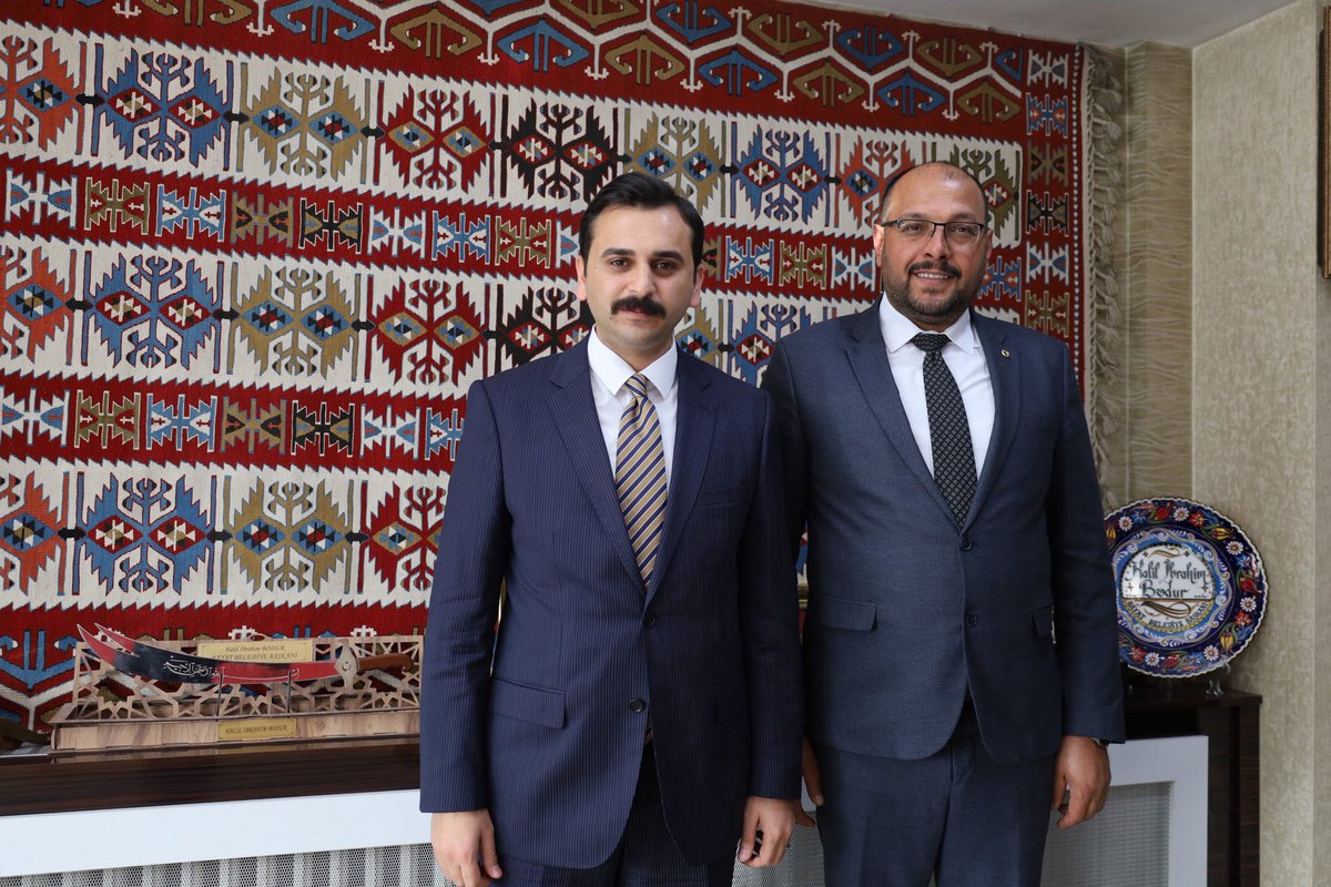 İlçe Kaymakamımız Sayın Ahmet Akdağ, Belediye Başkanımız Sayın Halil İbrahim Bodur’u makamında ziyaret etti.
Nazik ziyaretlerinden dolayı kendilerine teşekkür ederim.