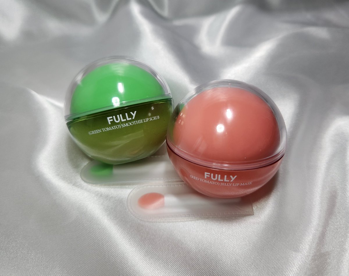 #제품제공 #체험단 #리뷰헷반 

풀리_ 촉촉매끈탱글 입술 쿠폰🎫 을 통해

🍅레드 토마토 젤리 립 마스크🍅
🍏그린 토마토 스무디 립 스크럽🍏

제품을 사용해보았습니다
입술을 최상의 컨디션으로 만들어주는 제품력과 동글동글한 패키지가 매력적인 친구들이에요🫶
