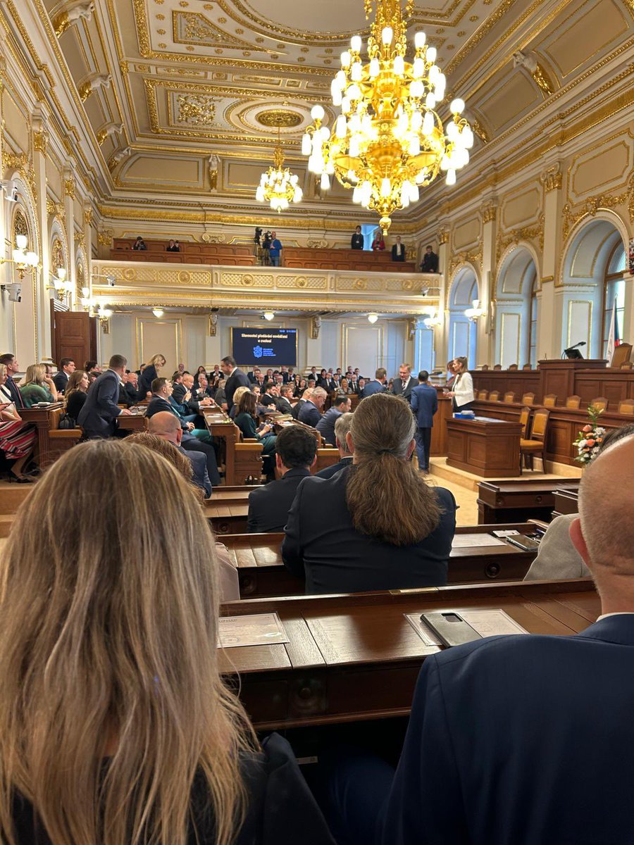 LiborHoppe's tweet image. Jdeme na to!🇨🇿

První schůze Poslanecké sněmovny — symbolický začátek nového volebního období.
Práce se pomalu rozbíhá, čeká nás spousta výzev.👆