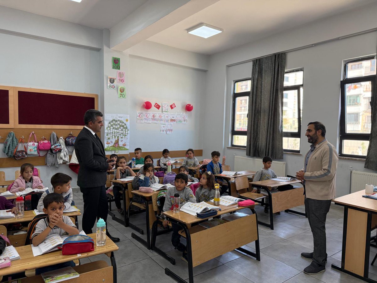 🏫 OKUL ZİYARETLERİ 

📍Sezai Karakoç İlkokulu 

📌 İlçe Millî Eğitim Müdürümüz Kayahan Subaşı, Sezai Karakoç İlkokulunu ziyaret ederek okul yönetimi ve öğretmenlerle bir araya geldi.

📌 Eğitim-öğretim faaliyetleri ile okulun genel durumu üzerine görüş alışverişinde bulunulan