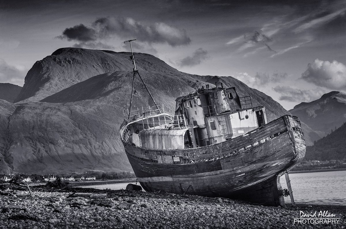 davidm_allan's tweet image. The &apos;Corpach Wreck&apos; on the shores of Loch Linnhe, near Fort William in the Scottish Highlands with the arresting backdrop of Britain&apos;s highest mountain, Ben Nevis.
#scotland #britain #landscape #wreck #monochrome #photography