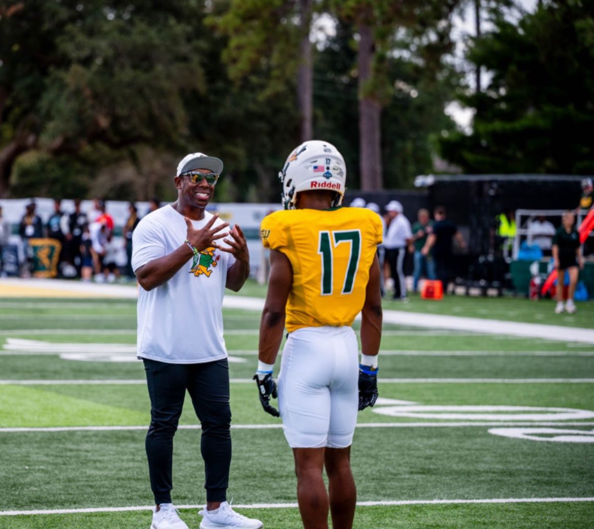 CoachSlaughter2's tweet image. Be loyal to your goals and not your comfort zone… Back to the basics. #MondayMorning Reach one Teach one! Keep stacking good days! Winning requires you to be different and different scares people. #OhWell #SGTS #LionsWRs #WeDifferent